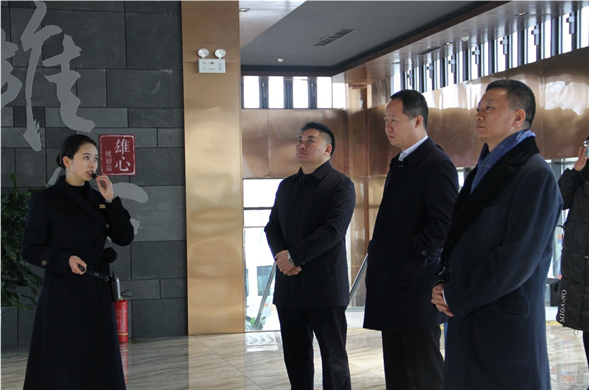 抢抓机缘 同营生长 尊龙凯时集团赴东部新区旅行考察